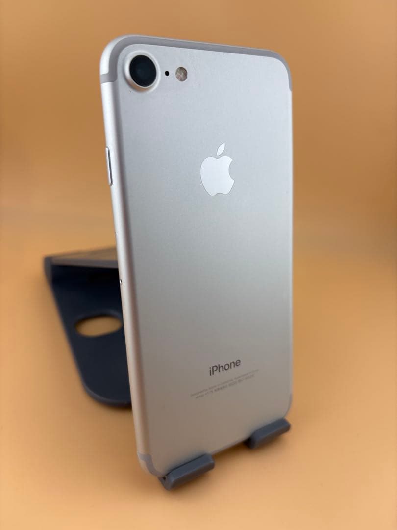 iPhone 7 32GB シルバー SIMフリー バッテリー100% - メルカリ