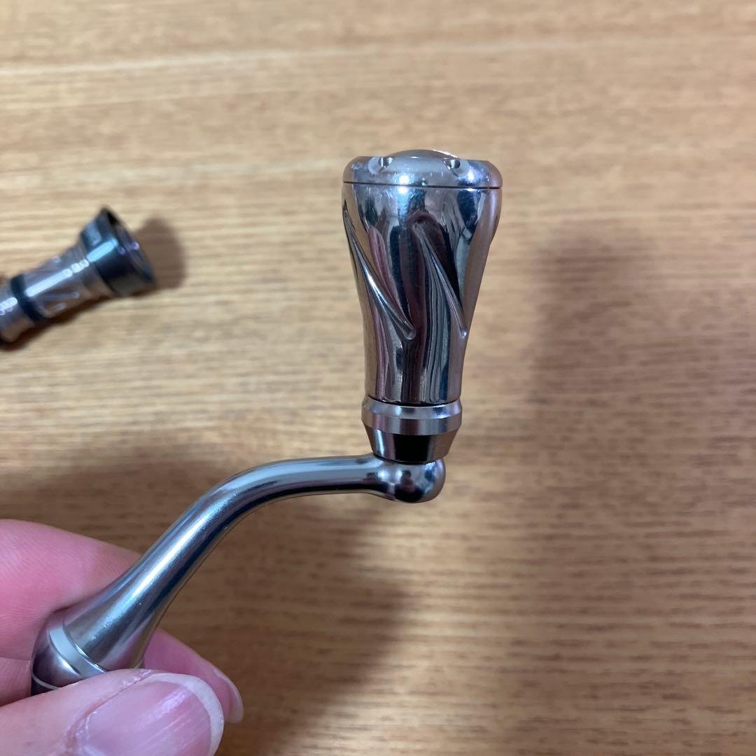 美品 LIVRE シマノ用 ハンドル ショートバランサー フックキーパー付き