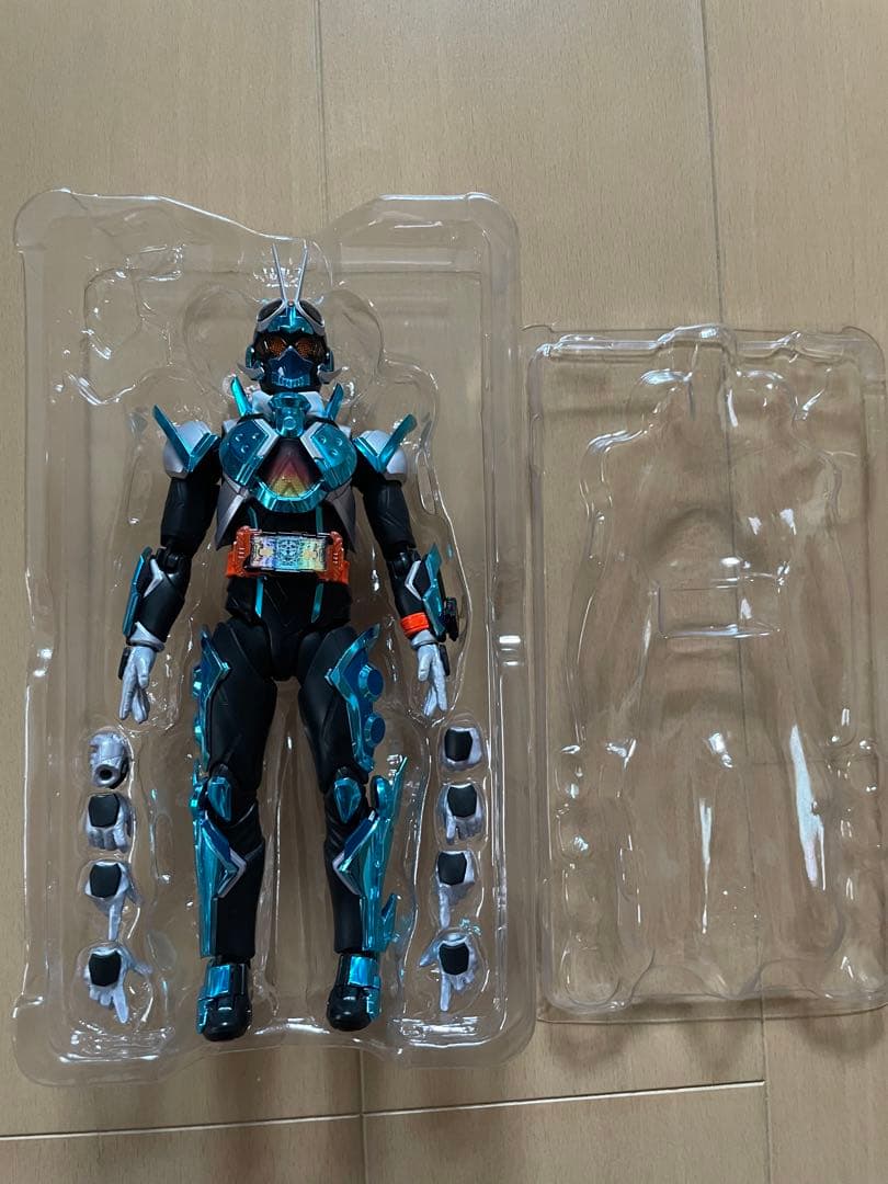 S.H.Figuarts ゴルドダッシュ(箱無し)＆ガッチャード(武器無し)