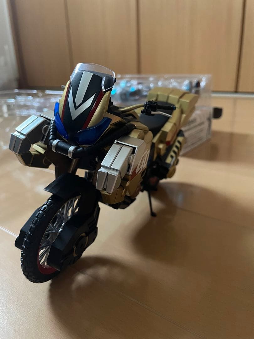 S.H.Figuarts ゴルドダッシュ(箱無し)＆ガッチャード(武器無し)