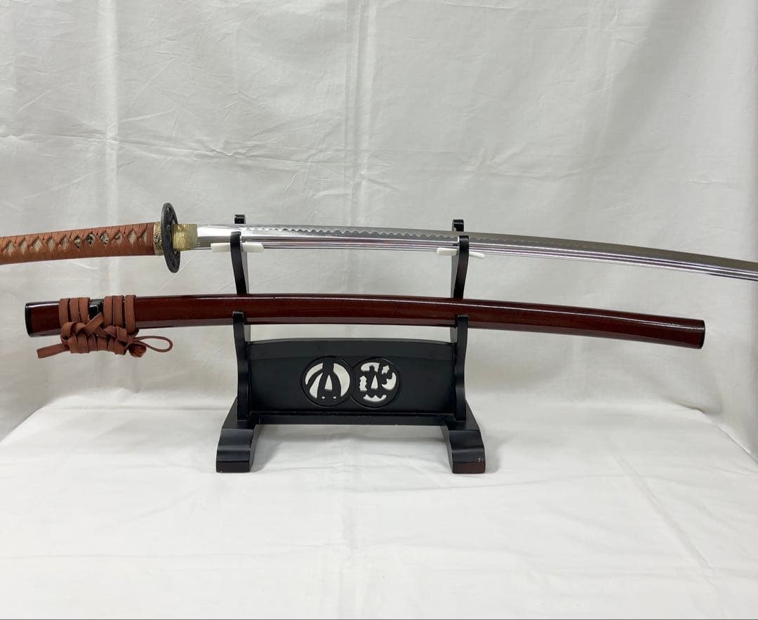 模造刀】太刀 樋入り 全長102センチ 龍鍔 茶ツイシュ 鞘 互の目