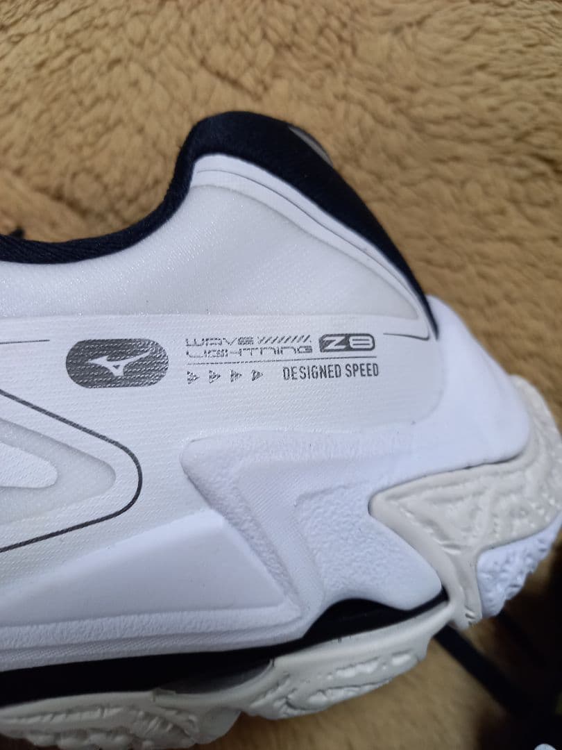 mizuno　バレーボールシューズ(ウエーブライトニングZ8)23.5cm