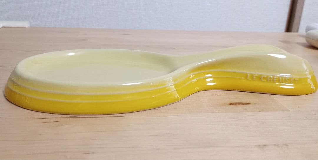 【匿名配送】ル・クルーゼスプーンレスト＊イエロー ル・クルーゼ スプーン5本組 箱あり - メルカリ