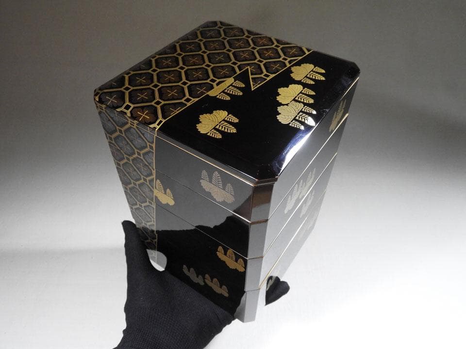 ●小さい 四段重箱 時代蒔絵 嵯峨桐 小紋尽くし 家紋 小重箱 片手の大きさ 秋草蒔絵 重硯箱 五段 梅竹に小禽蒔絵外箱付 江戸後期 | 古美術ささき