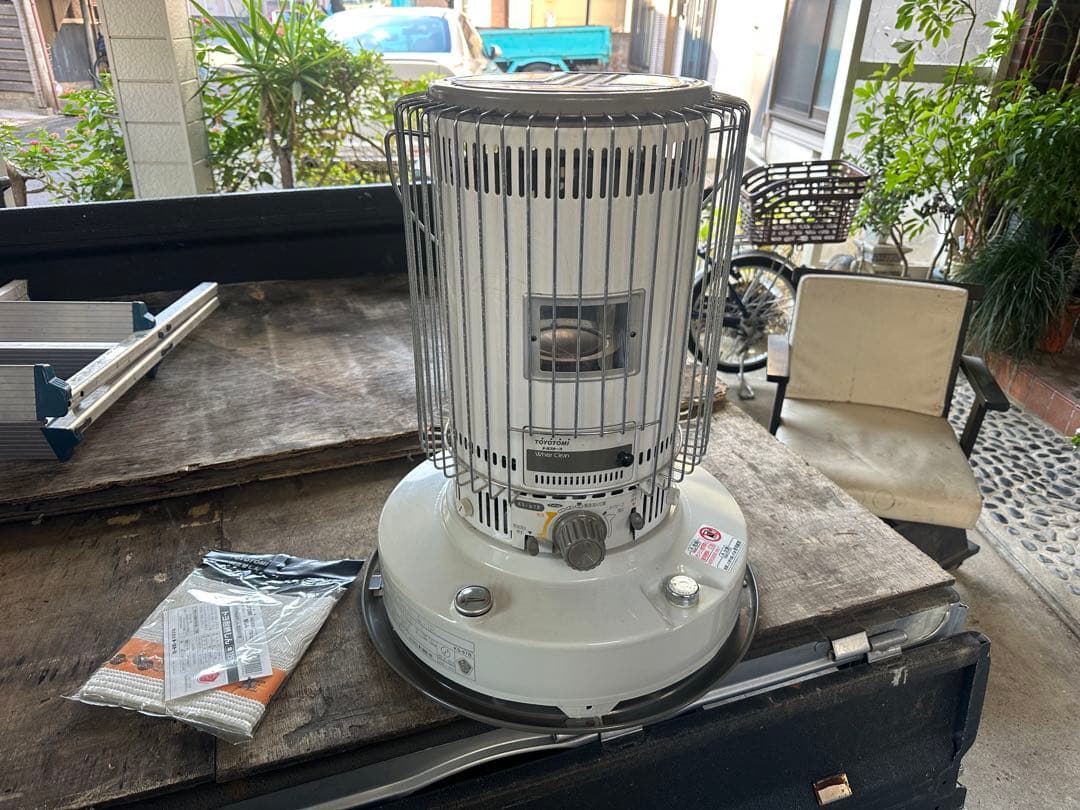 トヨトミ KS-67B ストーブ　灯油ストーブ KS-67B 対流形石油ストーブ 1台 トヨトミ 【通販モノタロウ】