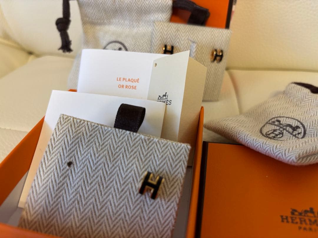 エルメス　ピアス　片耳 シングルピアス 《H》 - ブラック | Hermès - エルメス-公式サイト