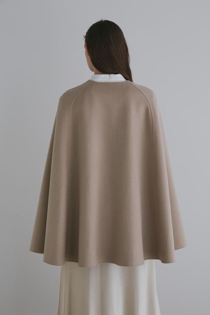 ラック☆様専用 新品タグ付き LE PHIL ライトリバーケープコート