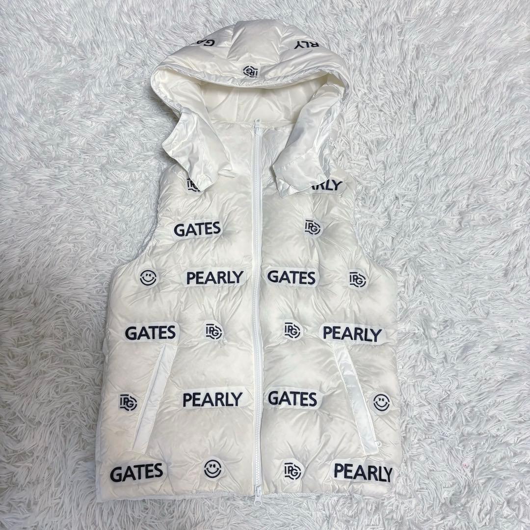 新作 パーリーゲイツ ベスト ダウン ホワイト スマイル にこちゃん ゴルフ PEARLY GATES パーリーゲイツ ダウンベスト ロゴ ニコちゃん総柄