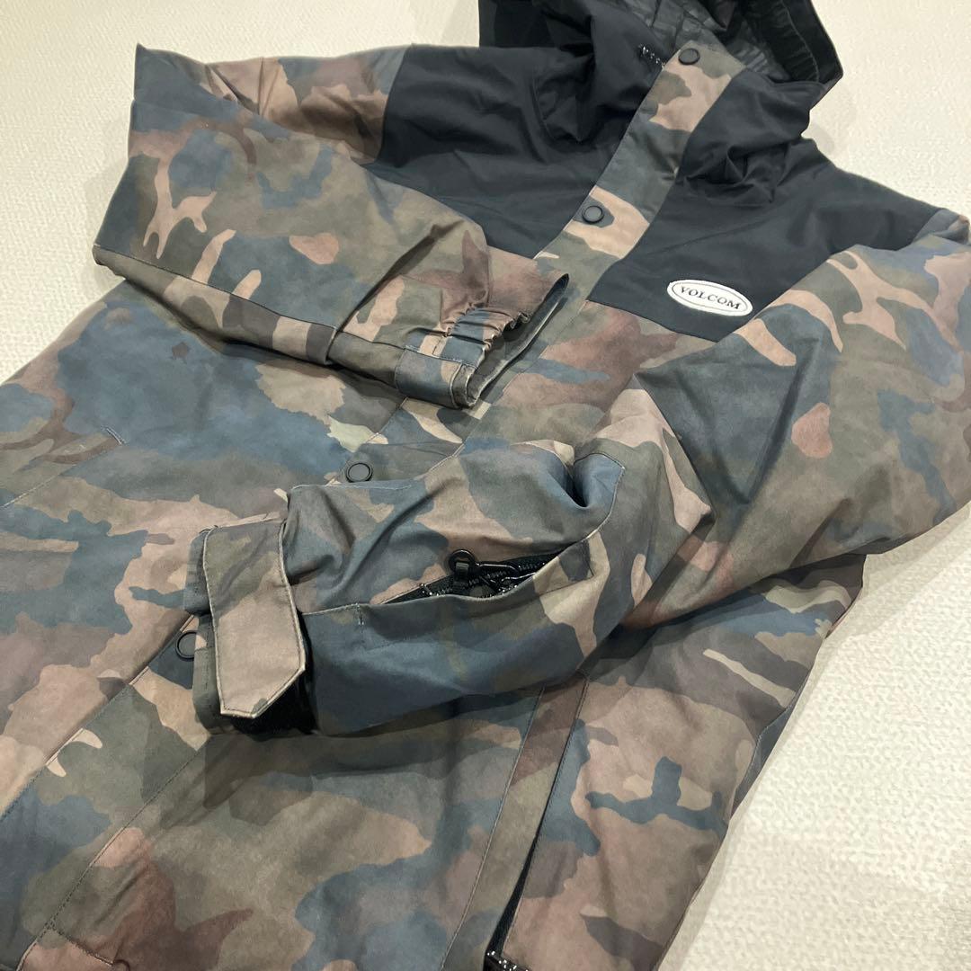 VOLCOM迷彩ジャケットとBURTONパンツセット