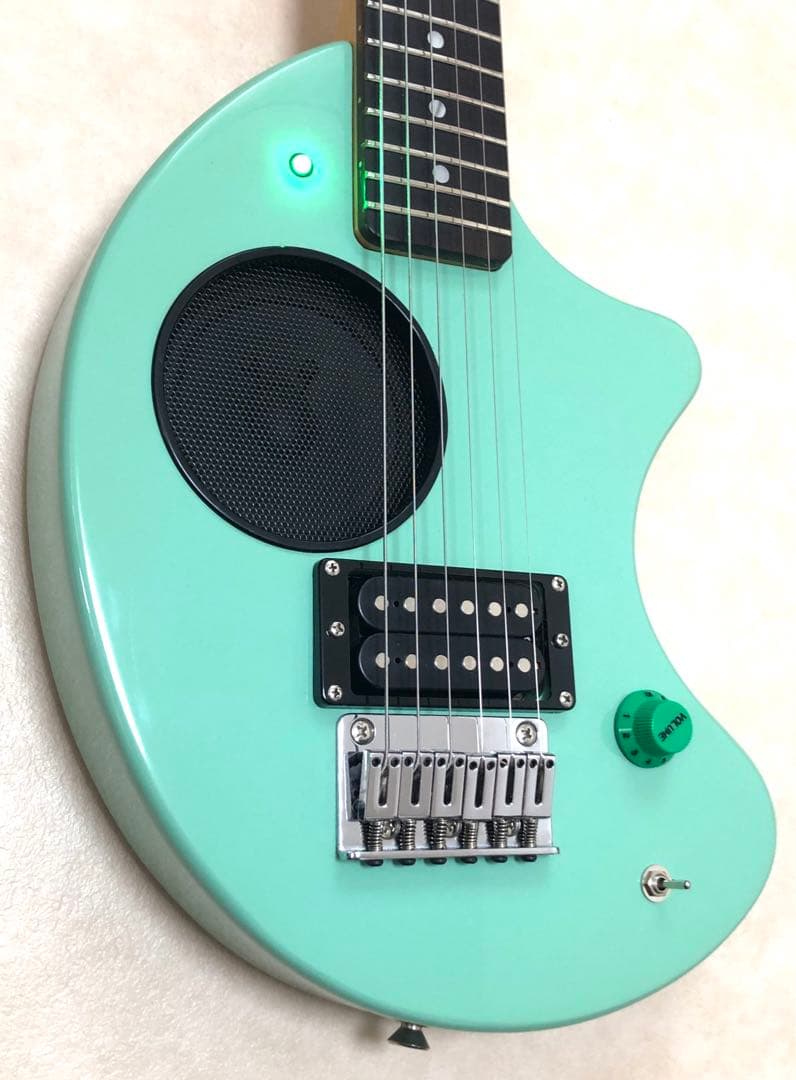 超美品】ZO-3 グリーン アンプ内蔵ギター ディストーションSW付 ケース付