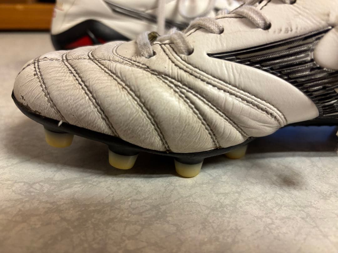 ミズノ　モレリアNeo4 白　24.0cm