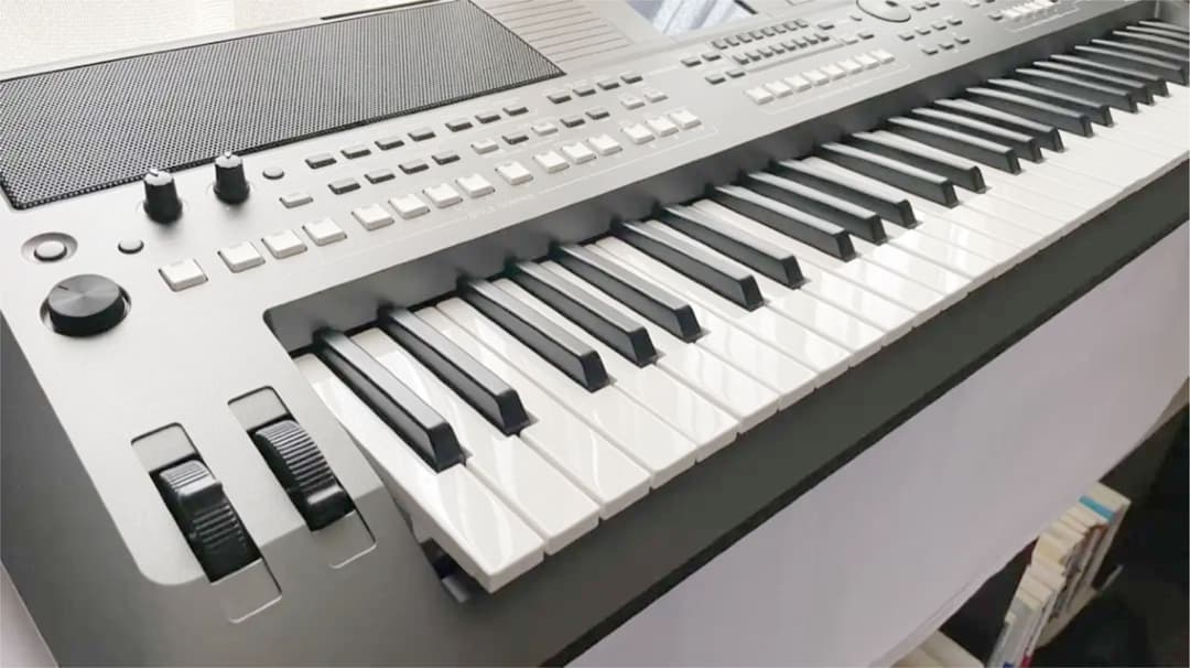 未使用】YAMAHAポータブルキーボード PSR-S670（ケース付き）