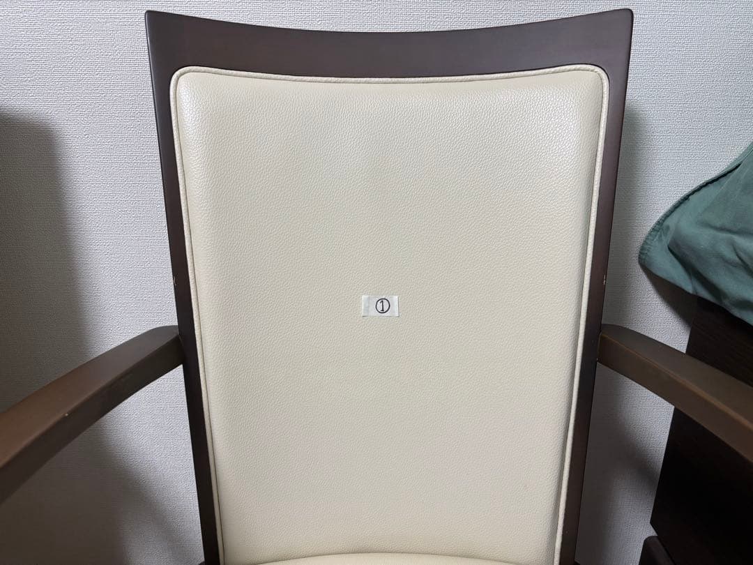 ニトリ ラグーンCハード ヒジツキカイテンチェア①