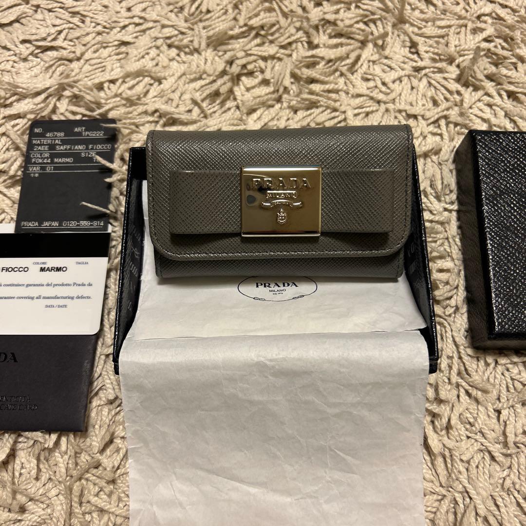 PRADA キーケース マルモ　シルバー　リボン　未使用　新品　グレー 楽天市場】PRADA プラダ 6連キーケース三角ロゴプレート シルバー