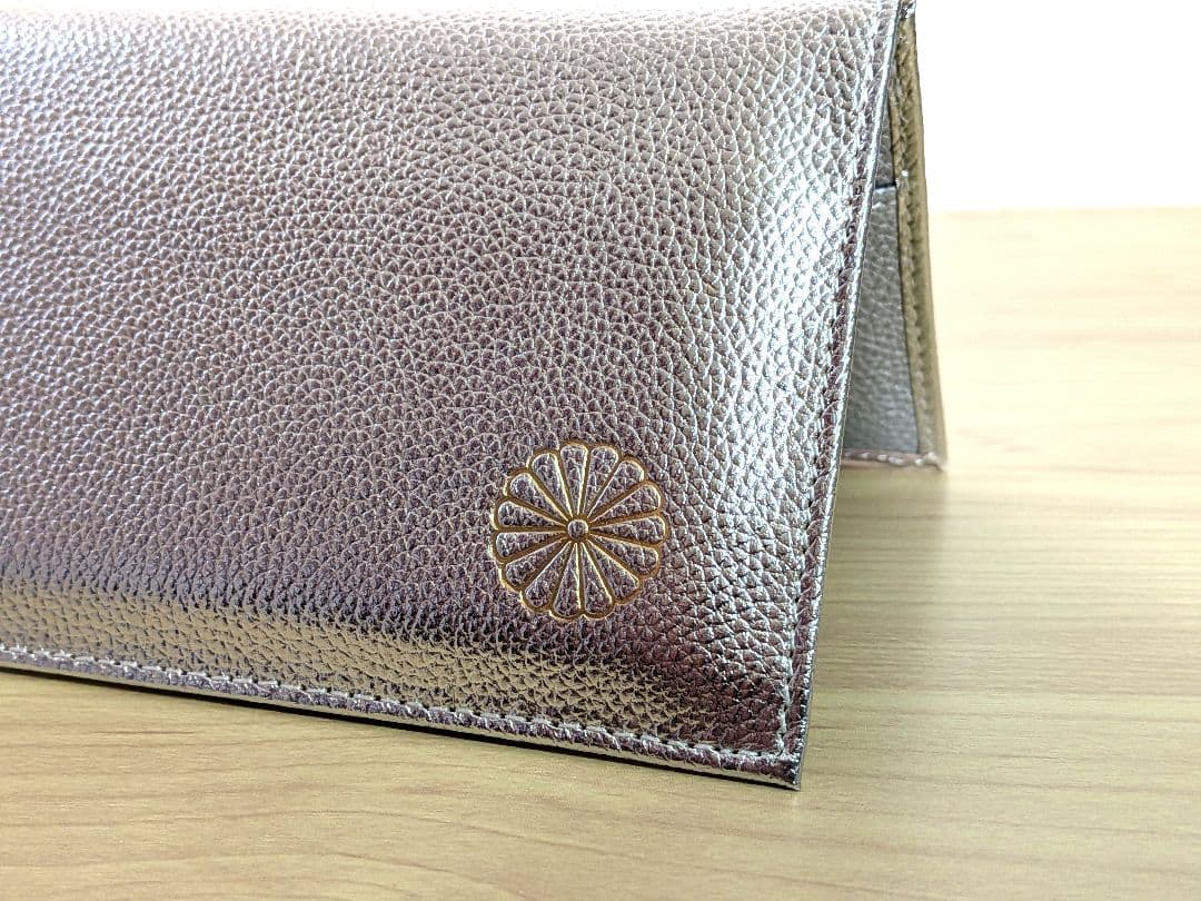 新品未使用】皇居東御苑本丸 シルバー長財布 本革 - メルカリ