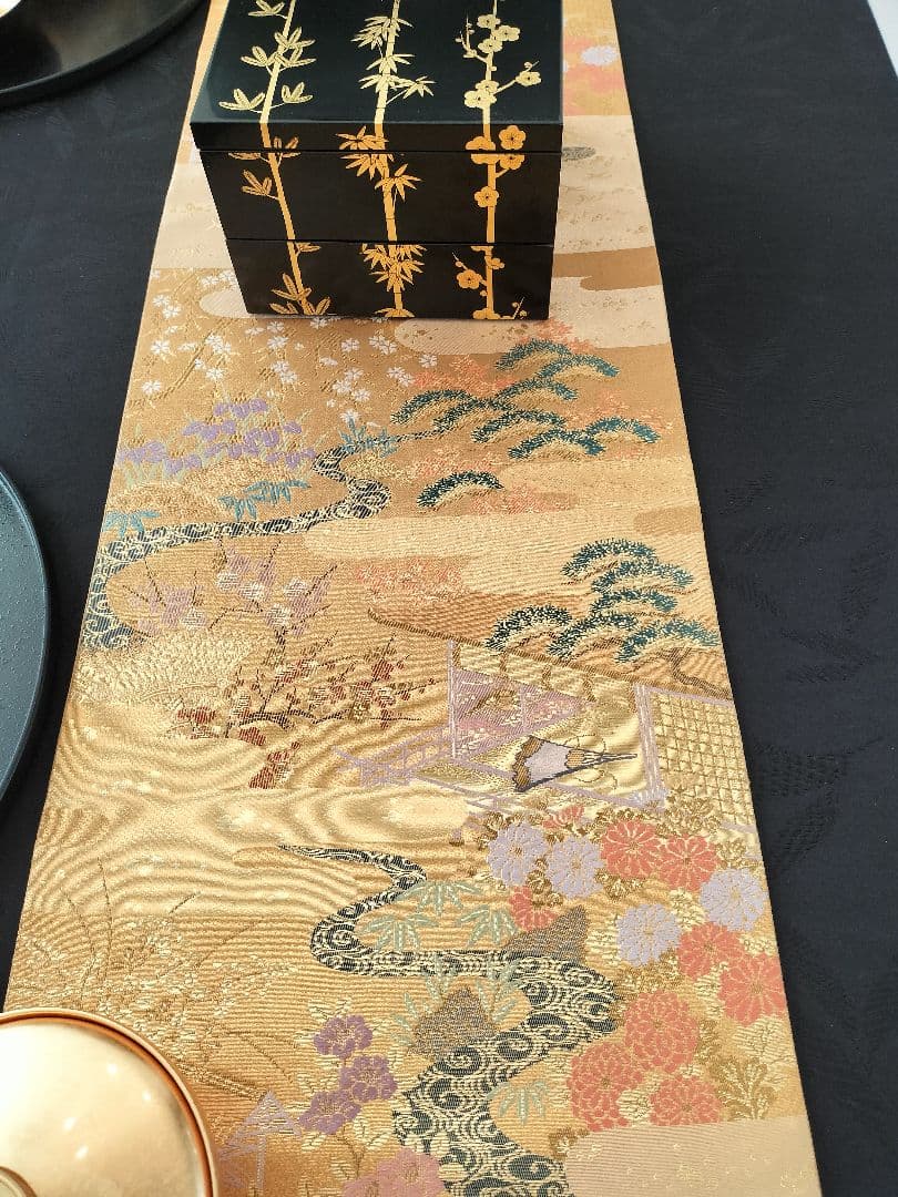 A846☆逸品‼️豪華刺繍‼️正絹テーブルランナー2m10cm