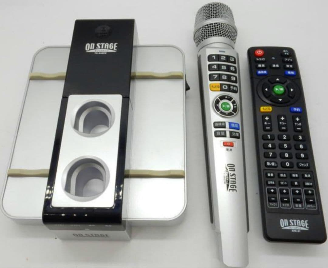 ■佐藤商事　お家カラオケ　ON STAGE PK-XA03W【内蔵曲1200曲】 Amazon.co.jp: オン・ステージ パーソナルカラオケ（シングル）ON
