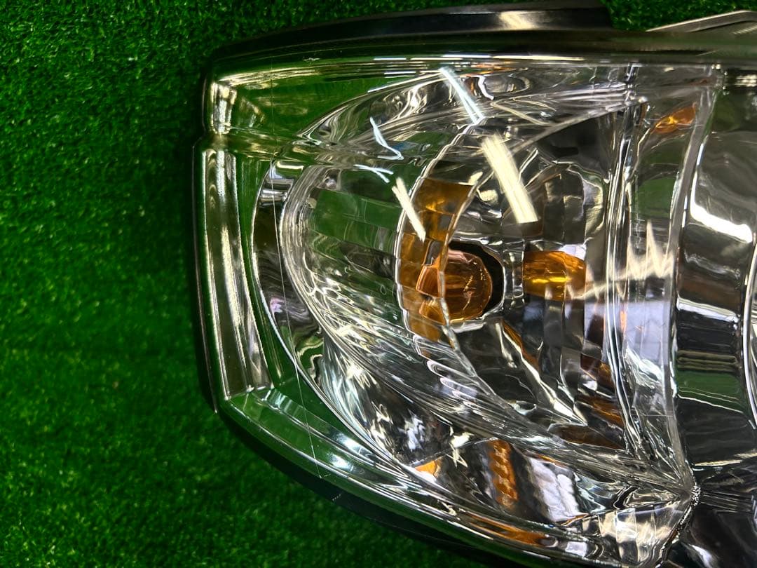 美品 ローレル C35 HID ヘッドライト 右側の ステー折れあり 日産