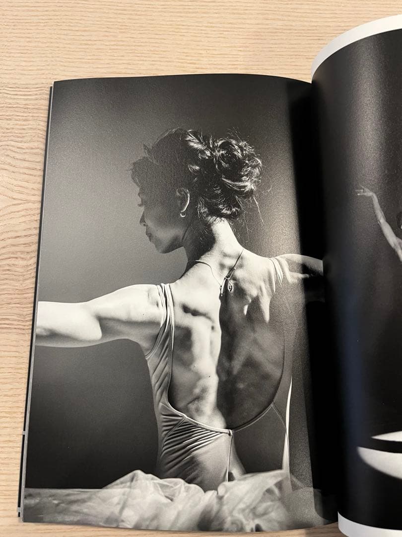 チャリティ写真集 ”Jewels”初回特典付 直筆サイン入り