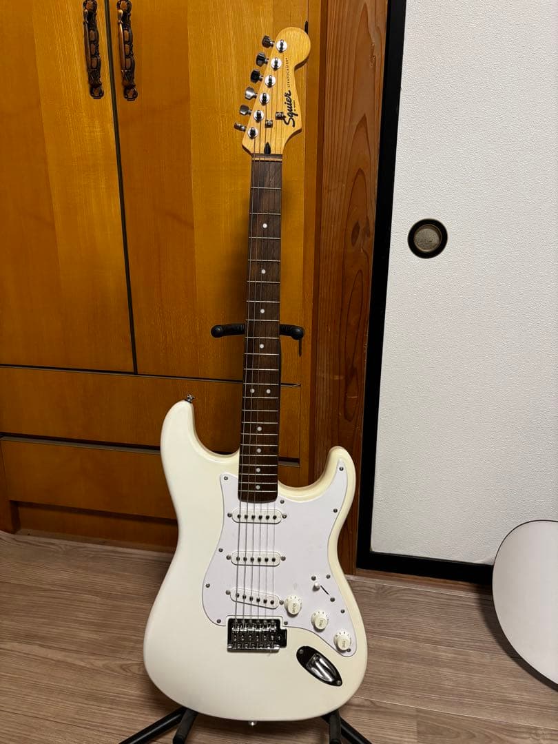 Squier Stratocaster ホワイト ケース付き Amazon.com: Fender Squier Affinity Stratocaster Limited Edition