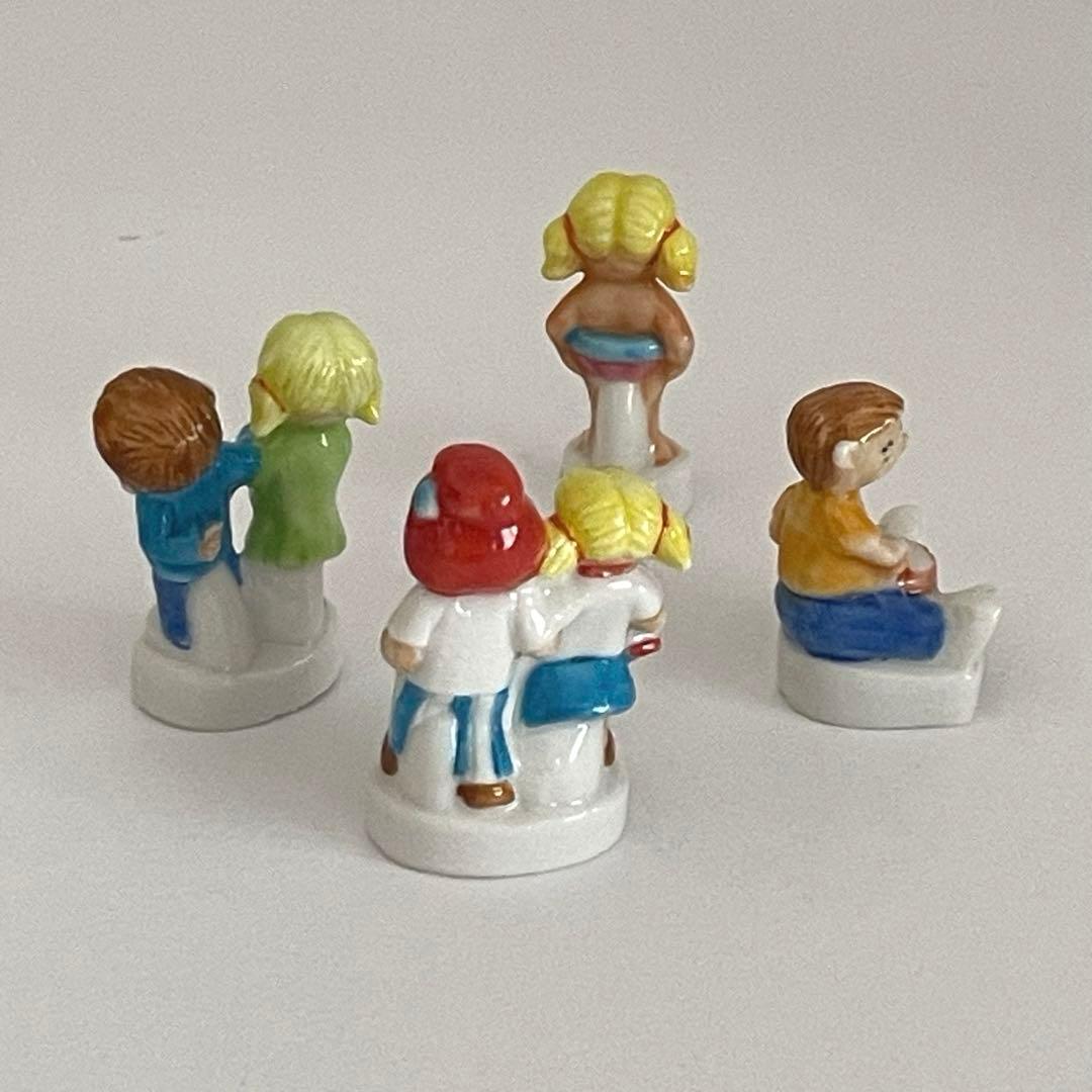 子供達の12ヶ月 フェーブ ヴィンテージ フランス 陶器 ミニチュア 置物