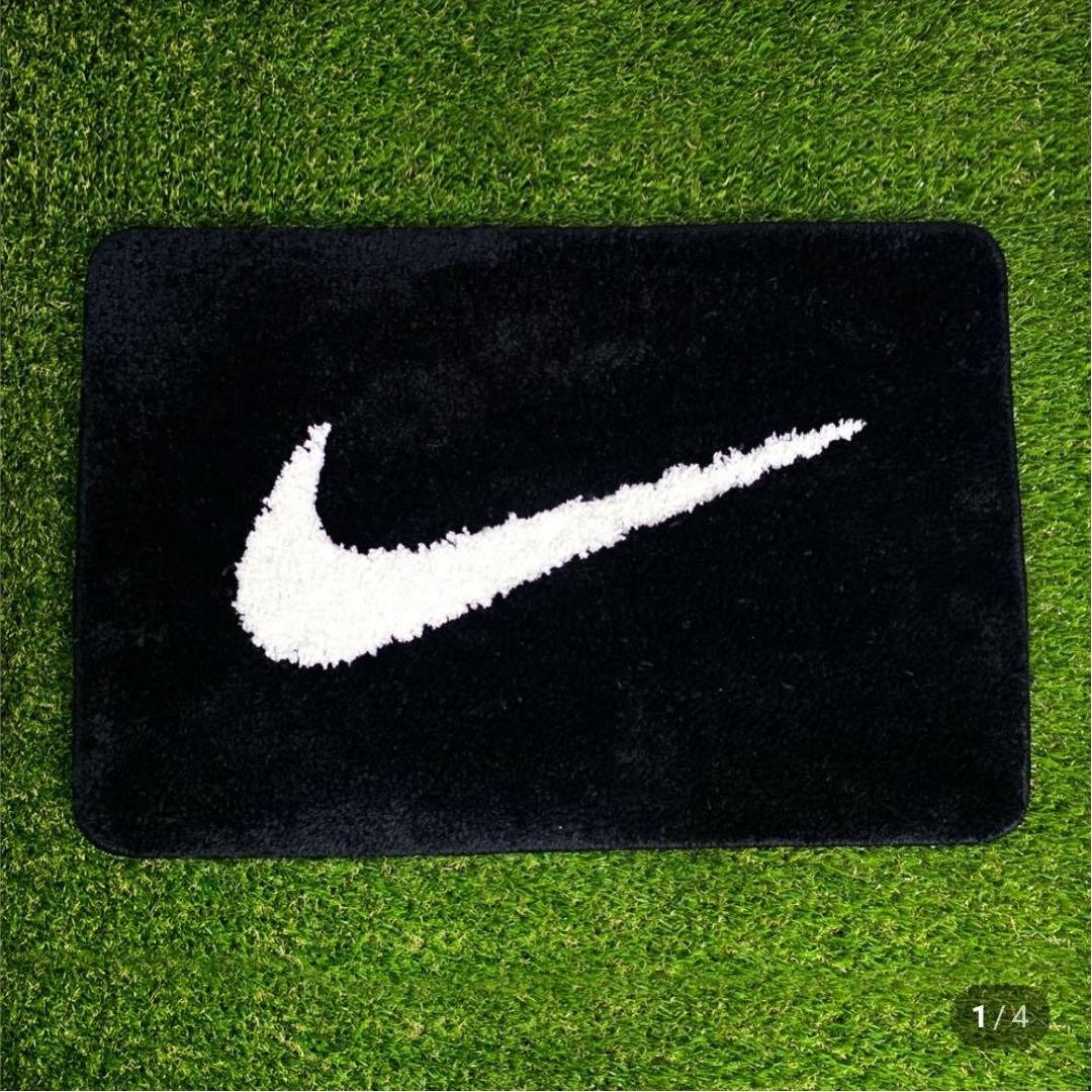 NIKE ロゴ ラグ カーペット - メルカリ