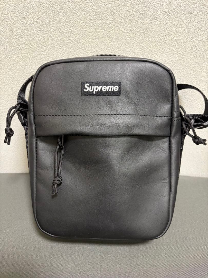 バッグ Supreme Leather Shoulder Bag Black Supreme Leather Shoulder Bag (FW23) - $110