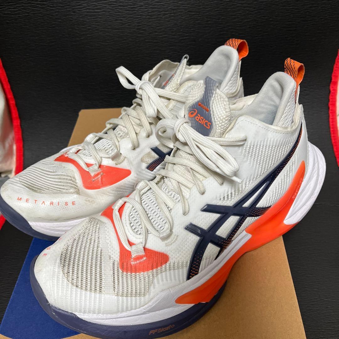 ASICS メタライズ 2バレーボールシューズ ホワイト/オレンジ 26.5cm