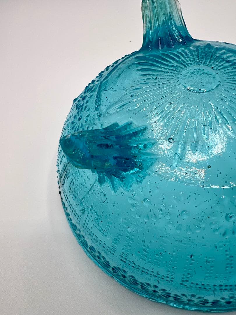 型ガラス蓋物 菓子器 キャンディポット ボンボニエール ウランガラス