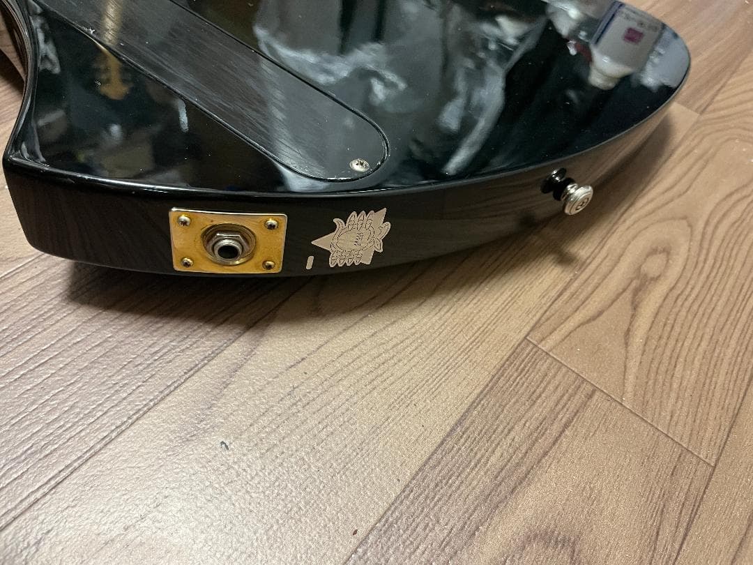 B.C.Rich モッキンバードベース　シースルーブラックサンバースト