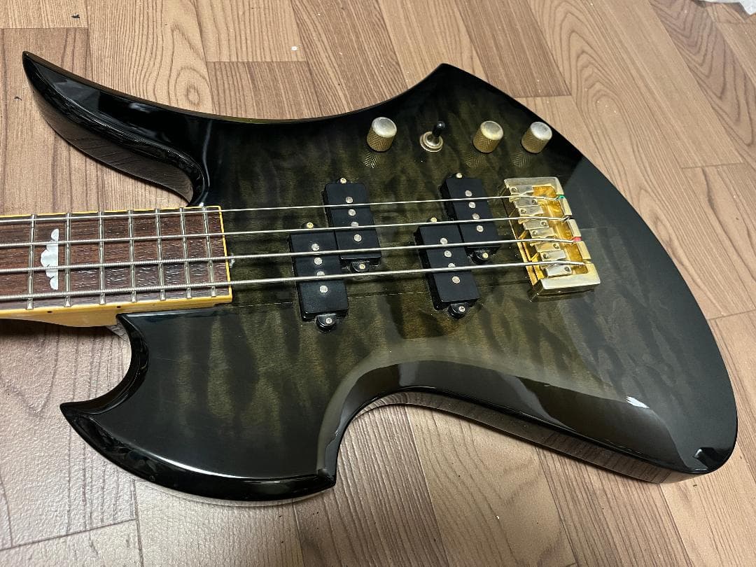 B.C.Rich モッキンバードベース　シースルーブラックサンバースト