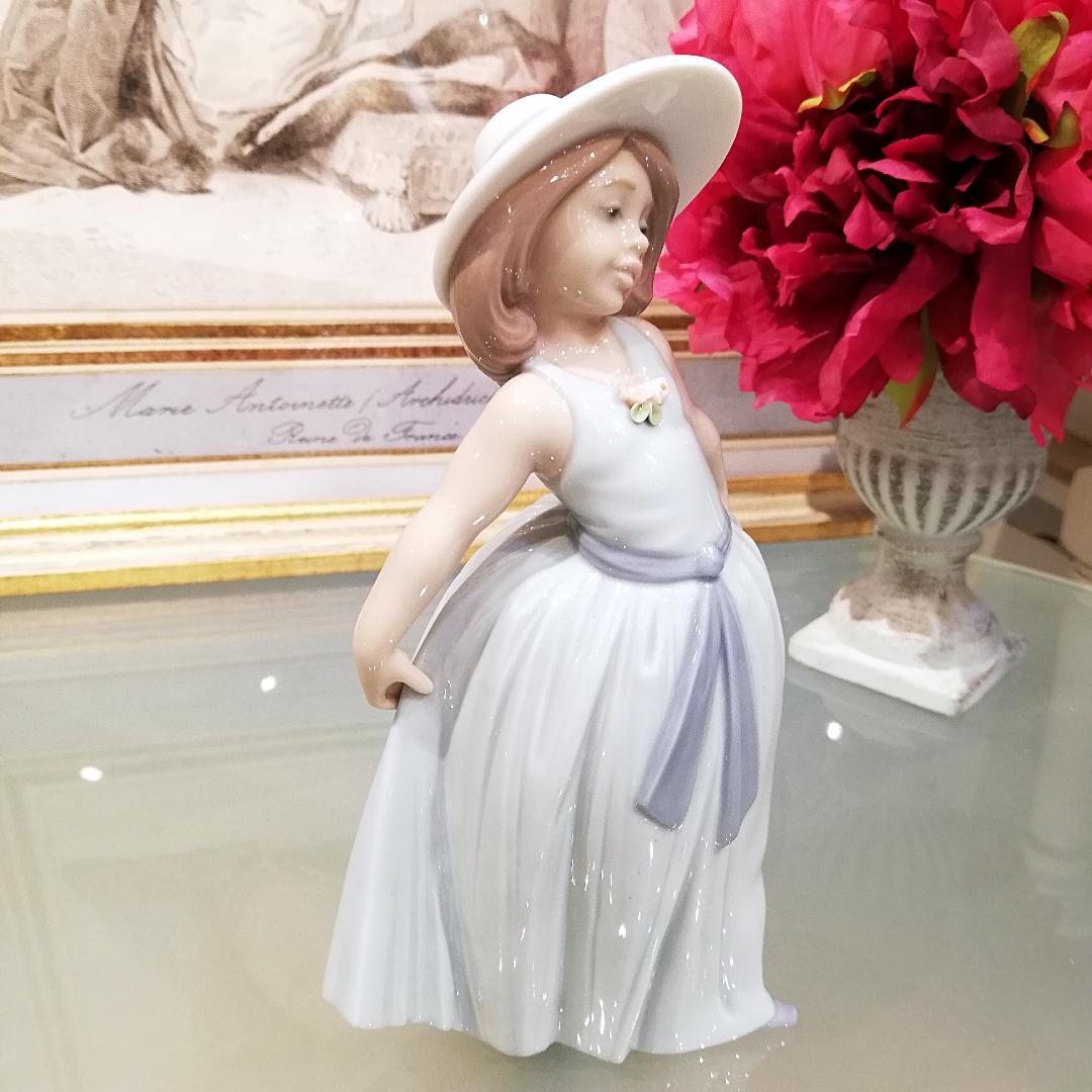 ◆リヤドロ 《可愛いロシータ》6275 フィギュリン