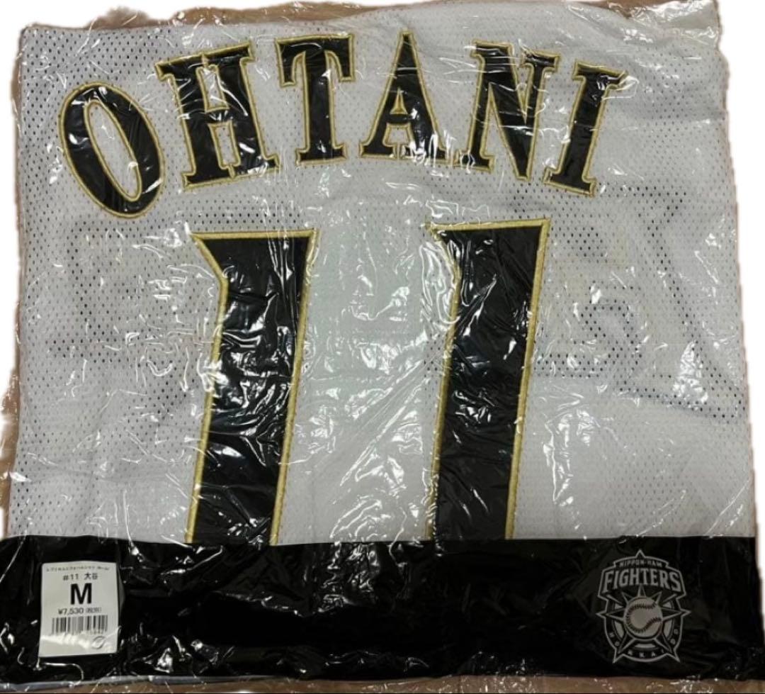 新品未開封　大谷翔平　北海道日本ハムファイターズ ユニフォームM Amazon.co.jp: 大谷翔平 北海道日本ハムファイターズ 公式レプリカ