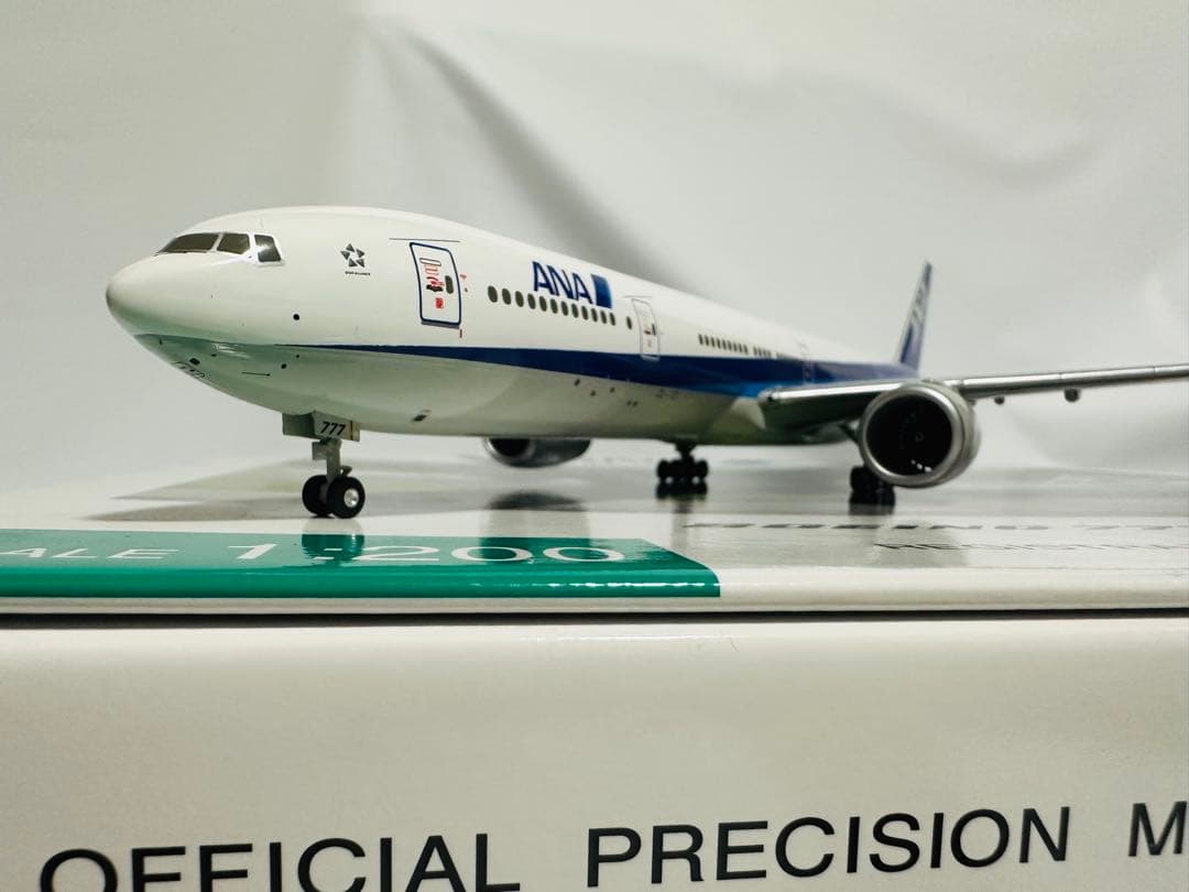 全日空商事 1/200 ANA 777-300ER NH20017 - メルカリ