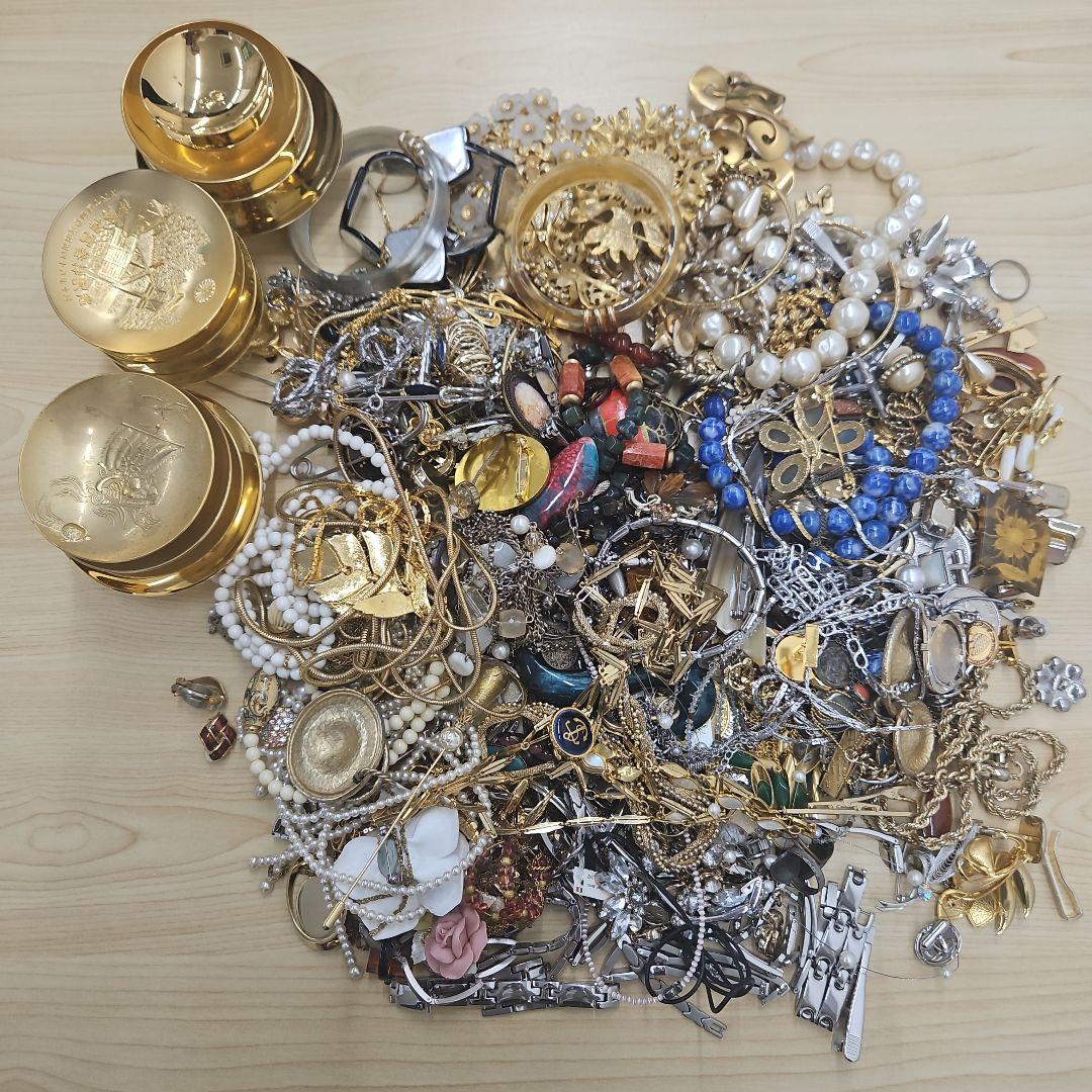 遺品整理 生前整理 アクセサリー等 大量まとめ売り 約4.6kg ジャンク