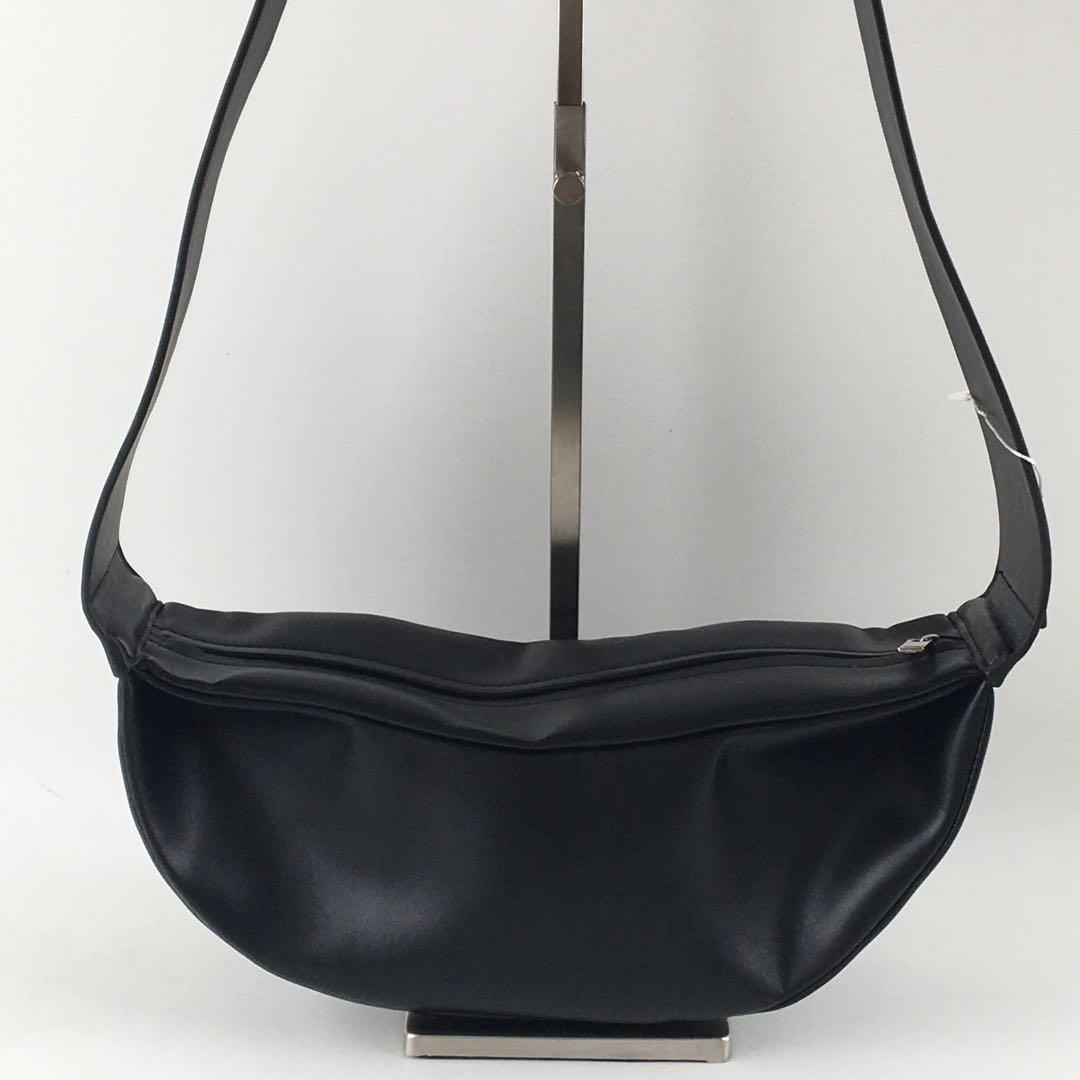 美品 COS レザー クロスボディ クレセント バッグ - メルカリ