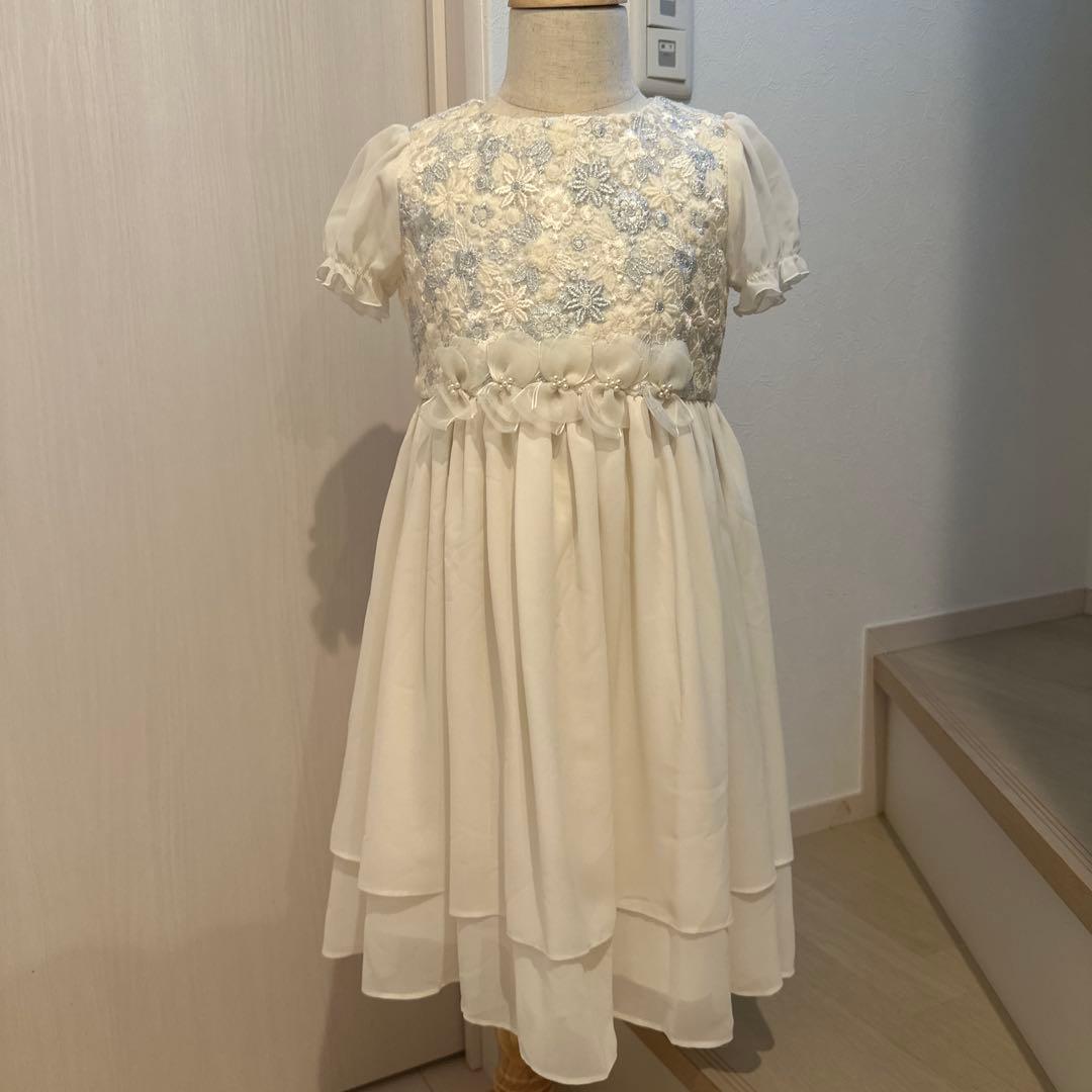 tocca ホワイト刺繍ドレス 120cm tocca ホワイト刺繍ドレス 120cm