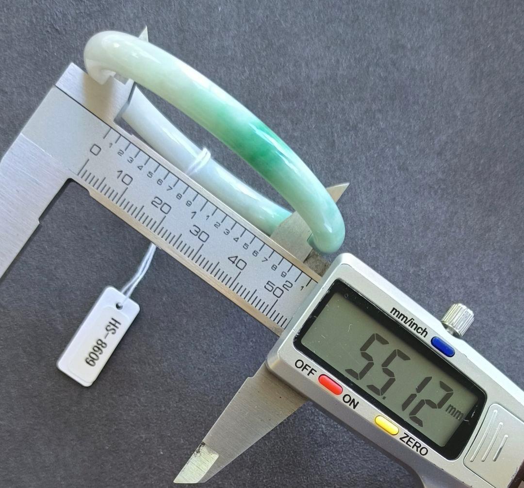 日本鑑別書付:細条】ミャンマー産本翡翠のバングル（内径55ミリ）8609