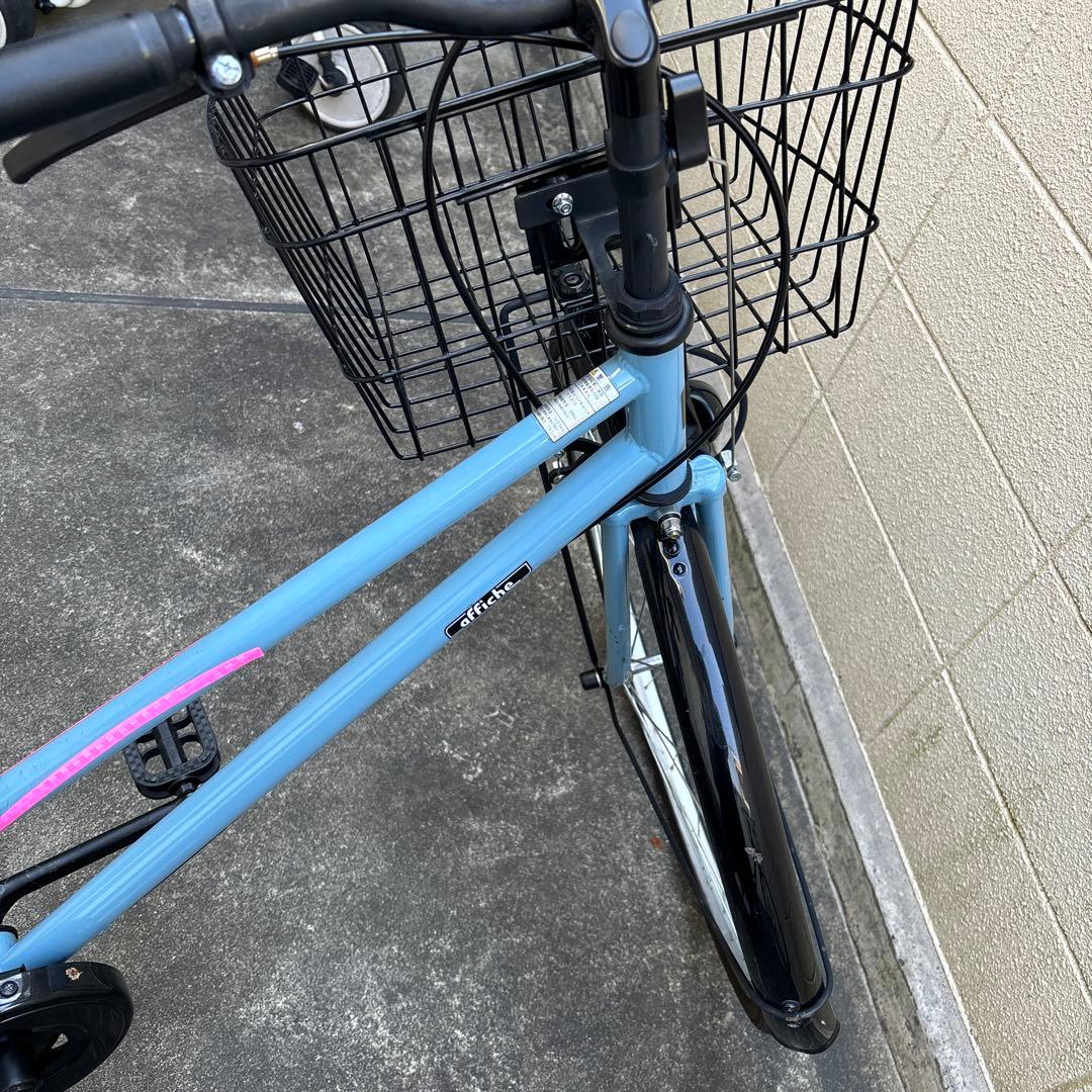 青いシティサイクル 26インチ 前面バスケット付き