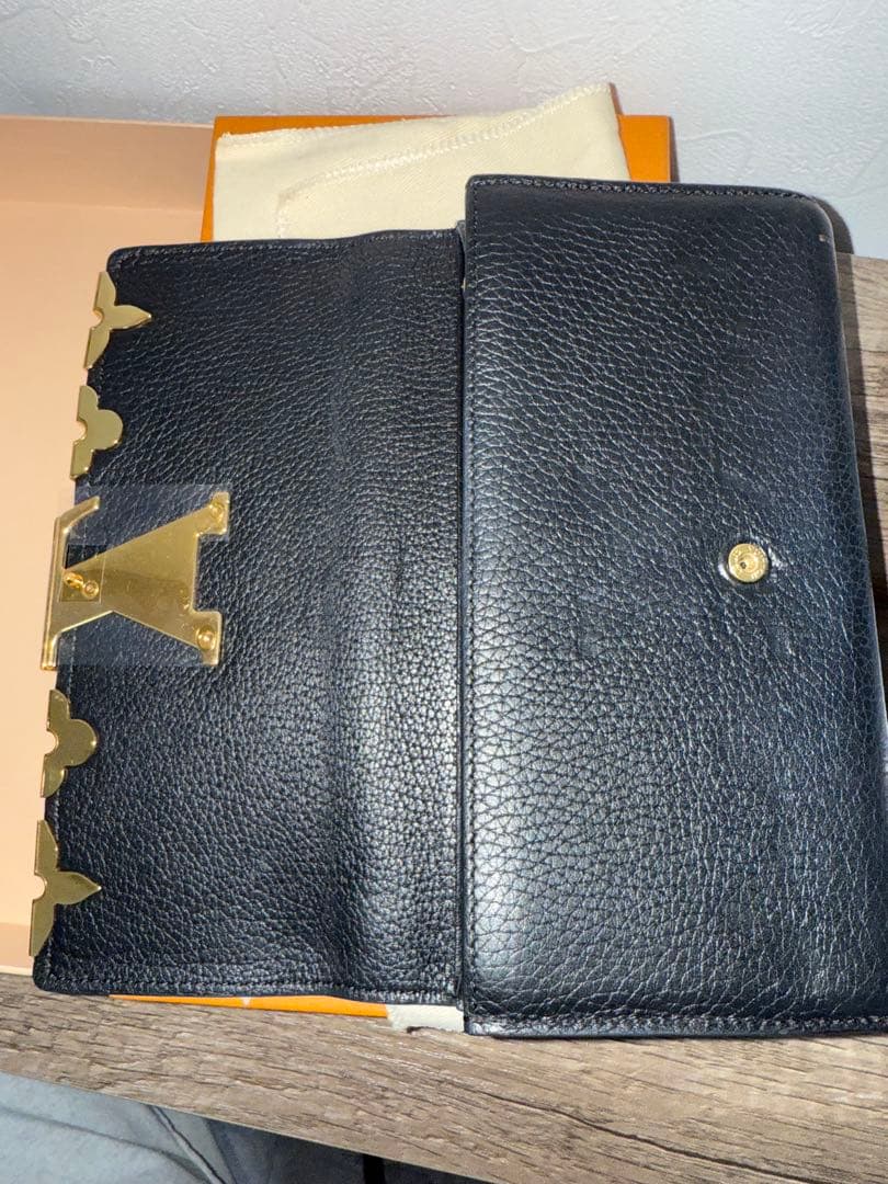 LOUIS VUITTON ルイヴィトン カプシーヌ 長財布 金具 LVロゴ