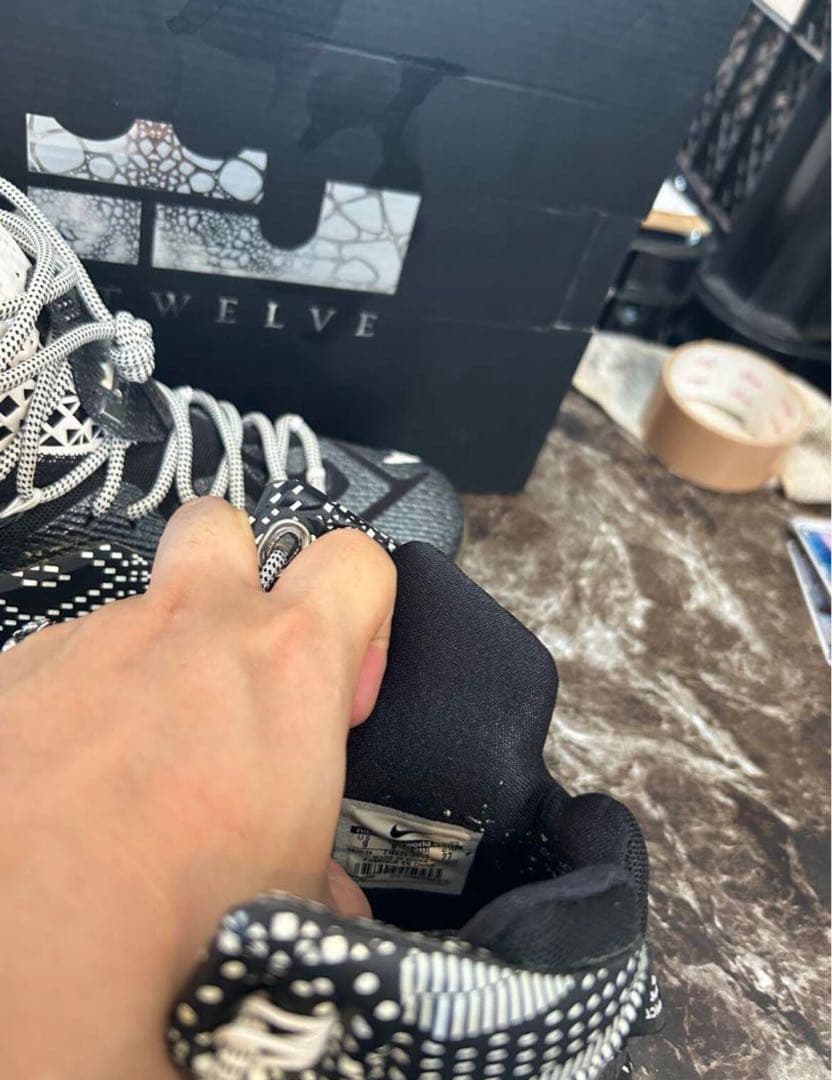 〆 ナイキ NIKE レブロン REBRon 718825 001 - メルカリ