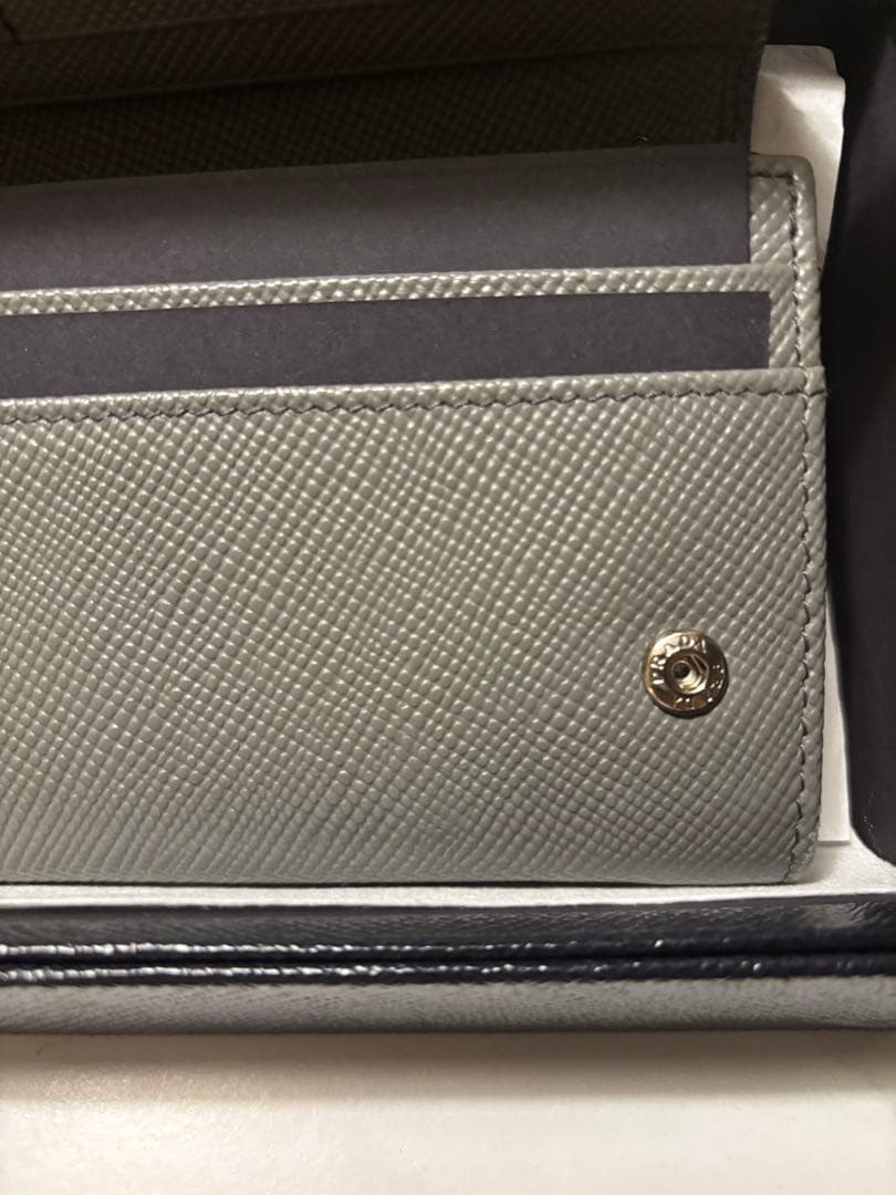 プラダ長財布 年末最終お値引き！