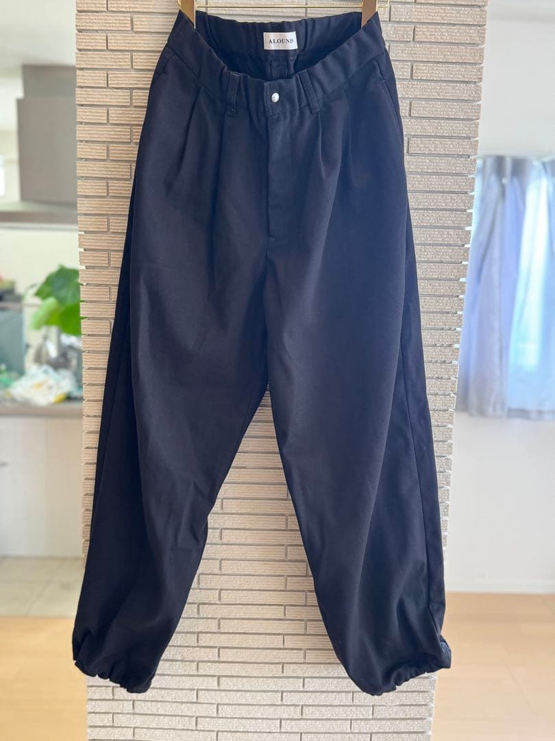 ALOUND TWO TUCK TAPERED CHINO PANTS - メルカリ