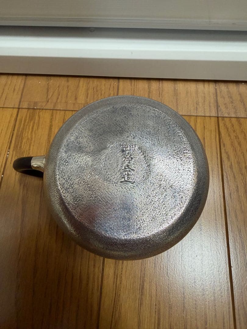 純銀製 鳥と枝図 片面意匠彫 銀製急須 小振り 煎茶道具の通販｜www