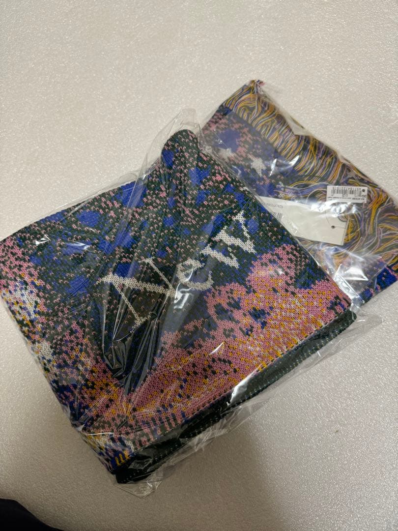 INI 西洸人 着用】Montmartre New York マフラー 新品 - メルカリ