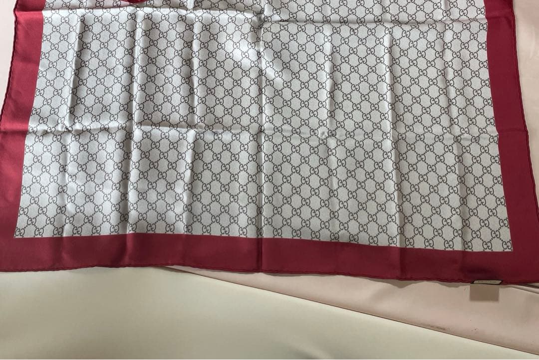 値段交渉可】GUCCI GGパターン ハートモチーフ ハンカチ
