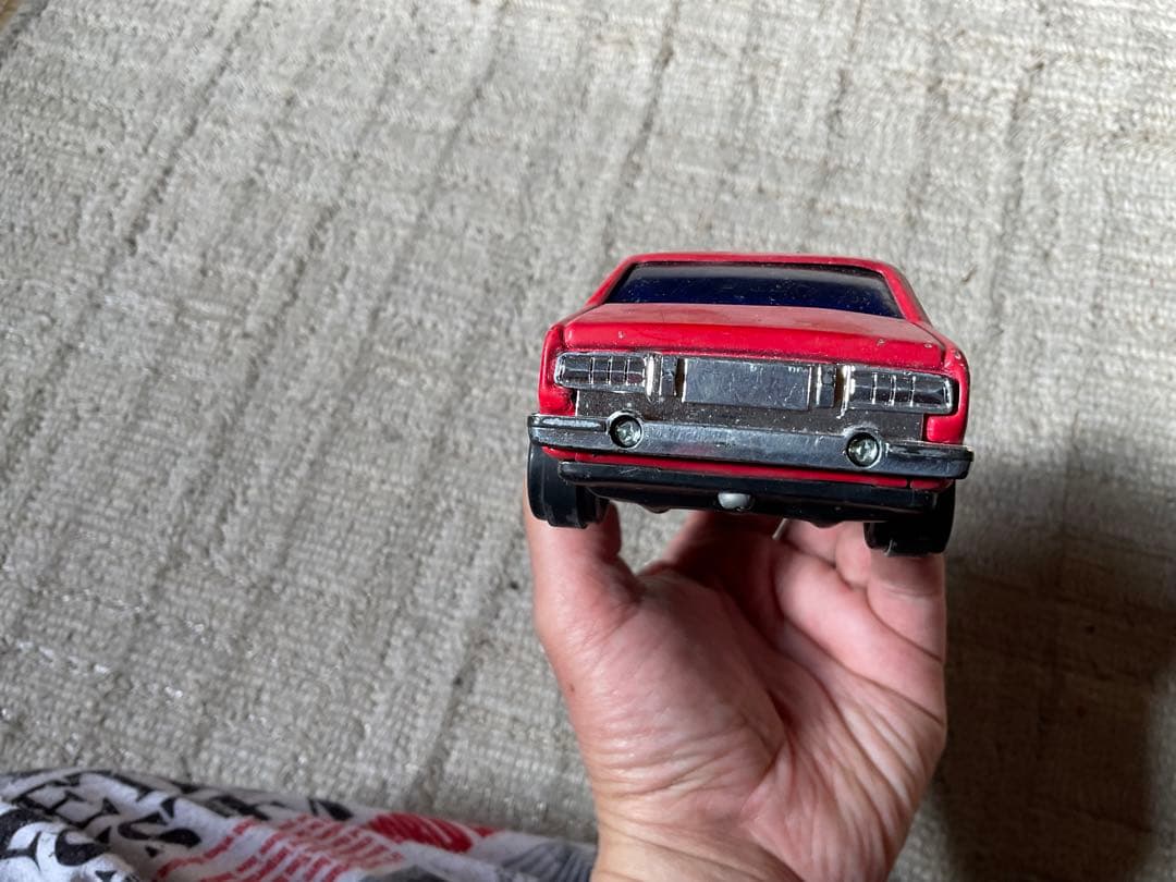 日産ブルーバードのブリキカー／丈夫で安全 イチコーのおもちゃ。【美