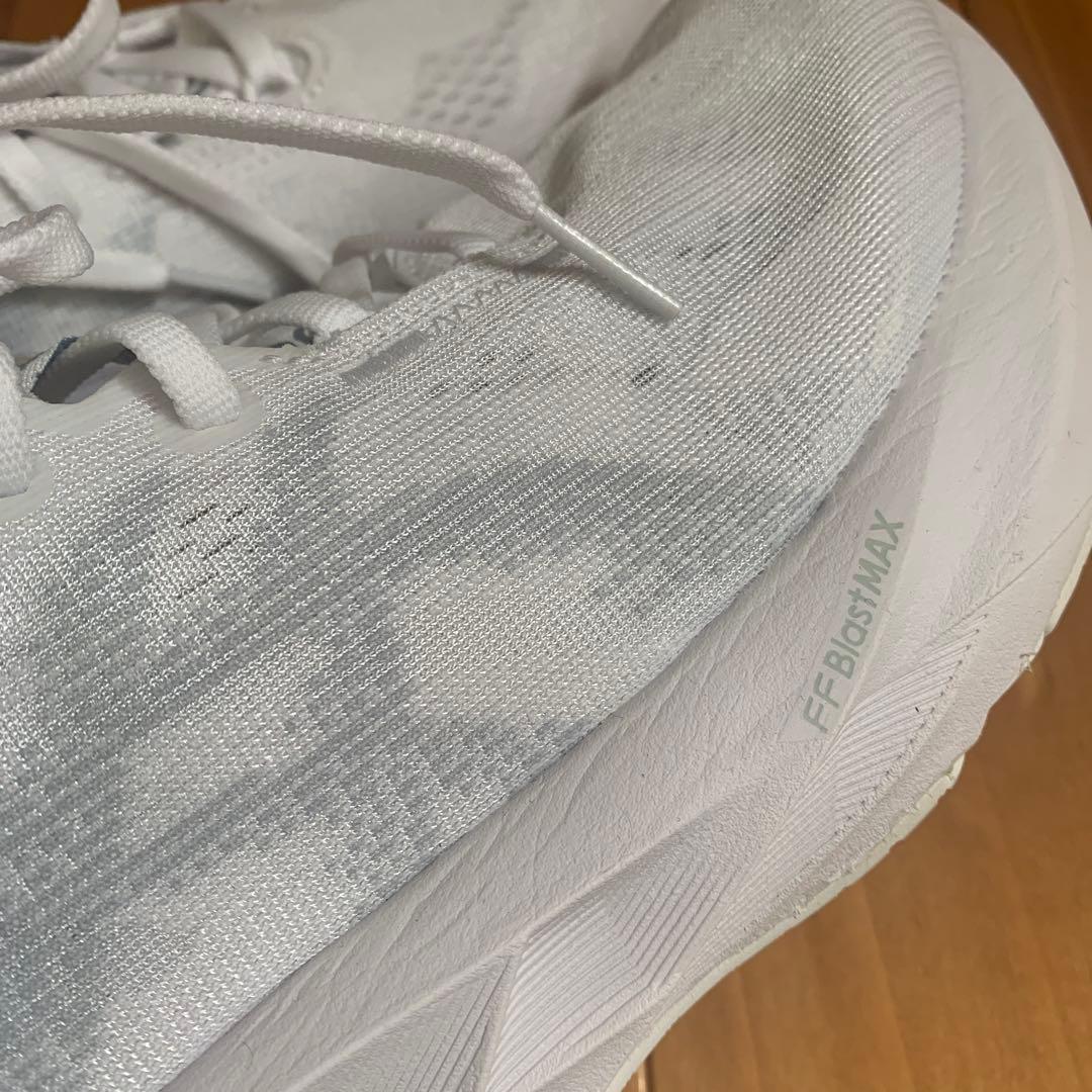 《美品》アシックス NOVABLAST 5 メンズ25.0 ランニングシューズ