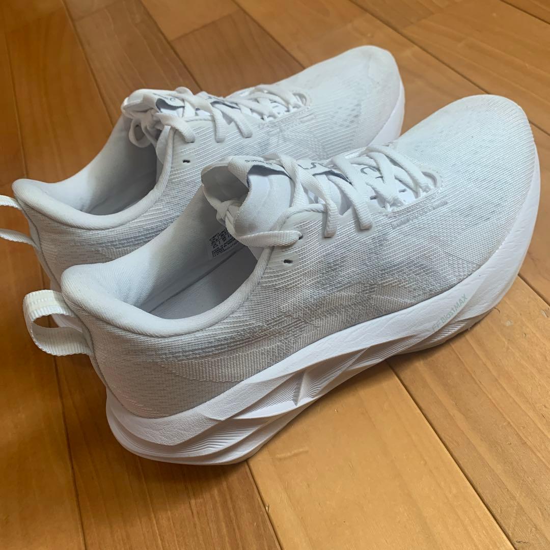 《美品》アシックス NOVABLAST 5 メンズ25.0 ランニングシューズ