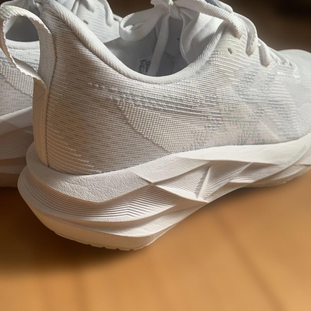 《美品》アシックス NOVABLAST 5 メンズ25.0 ランニングシューズ